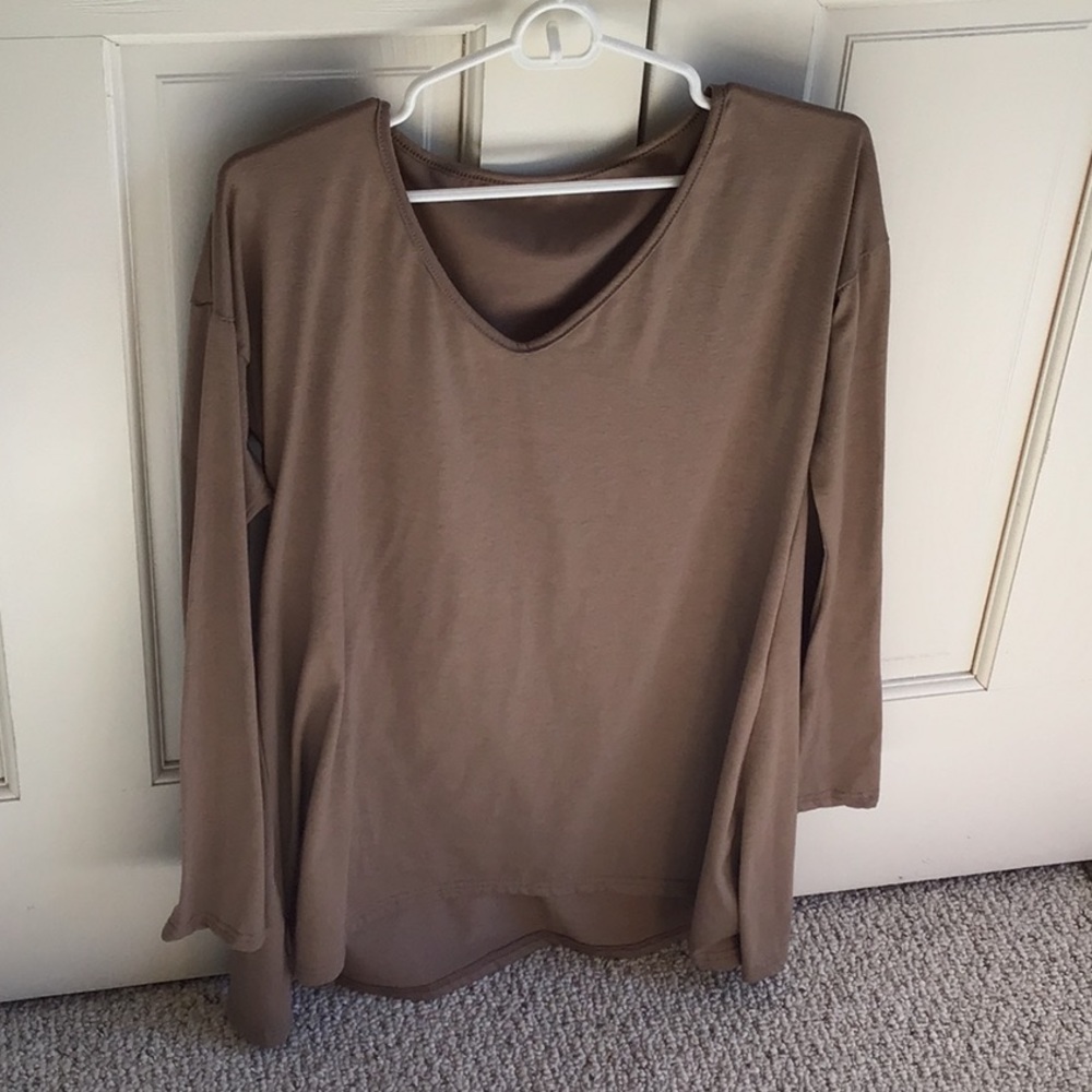 Long sleeve, long shirt size M.